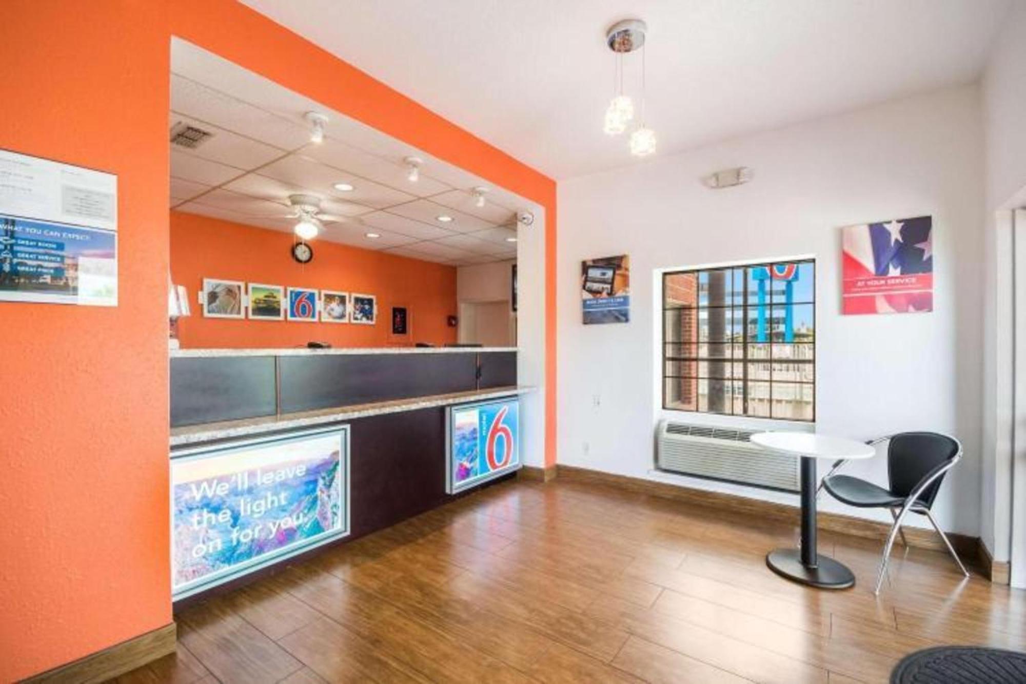 Studio 6 Houston Tx Brookhollow المظهر الخارجي الصورة